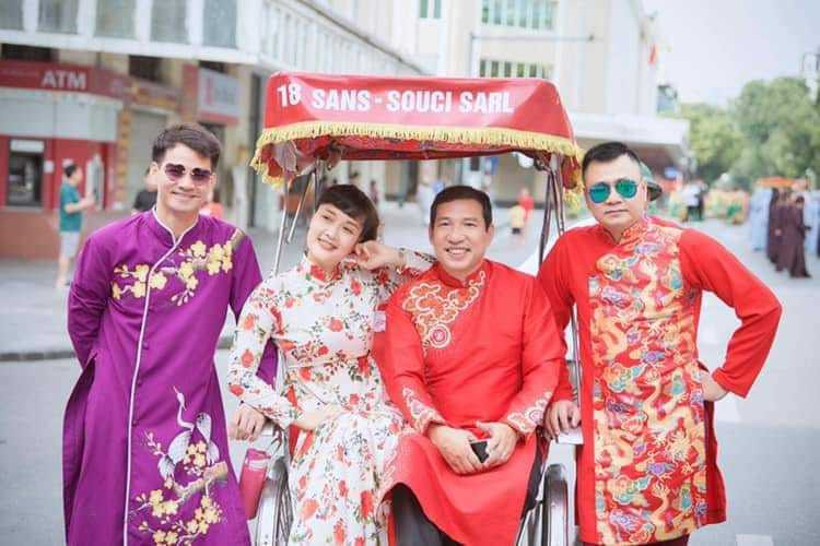 Năm 2000, hai nghệ sĩ 7x tạo tiếng vang lớn khi cùng tham gia chương trình Gặp nhau cuối tuần. Kể từ đó, mỗi khi nhắc đến Tự Long không thể không nhắc đến Xuân Bắc và ngược lại.