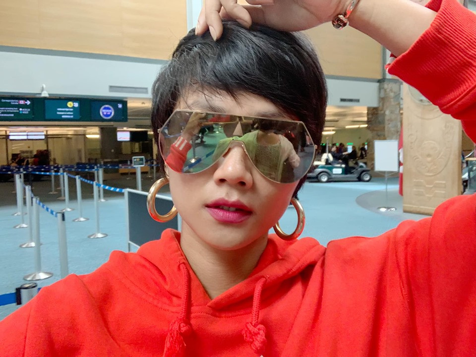 Mới đây, hình ảnh Hoa hậu H'hen Niê mang dép tổ ong đi Canada thu hút nhiều sự chú ý.