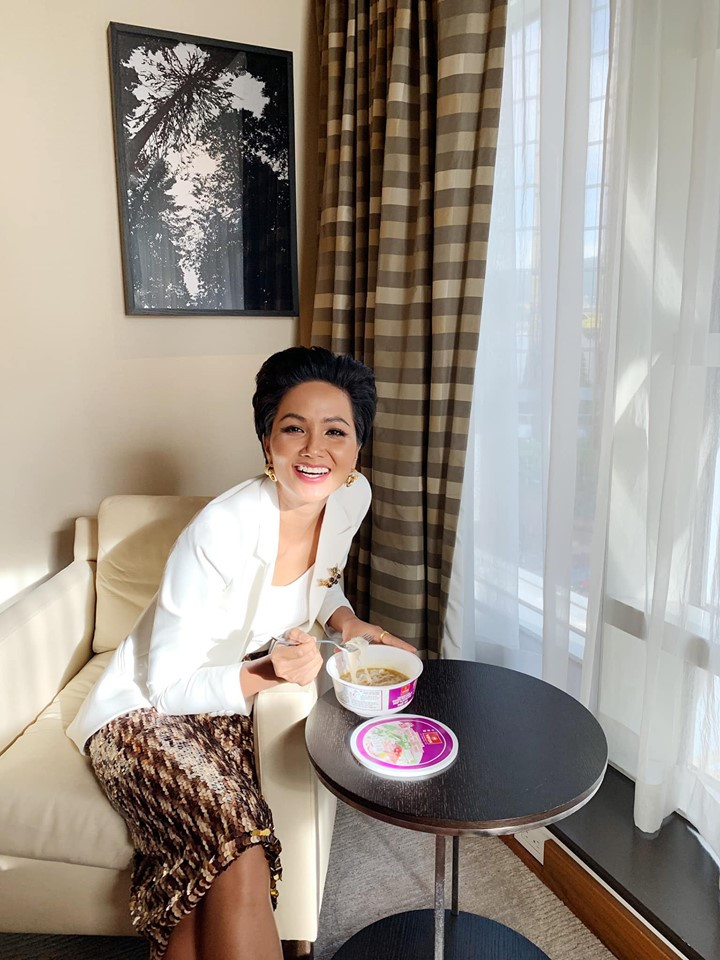 H'hen Niê đăng quang Hoa hậu Hoàn vũ Việt Nam 2017. Sau đó cô đại diện Việt Nam tham gia Hoa hậu Hoàn vũ 2018 tại Thái Lan và lọt Top 5 chung cuộc.