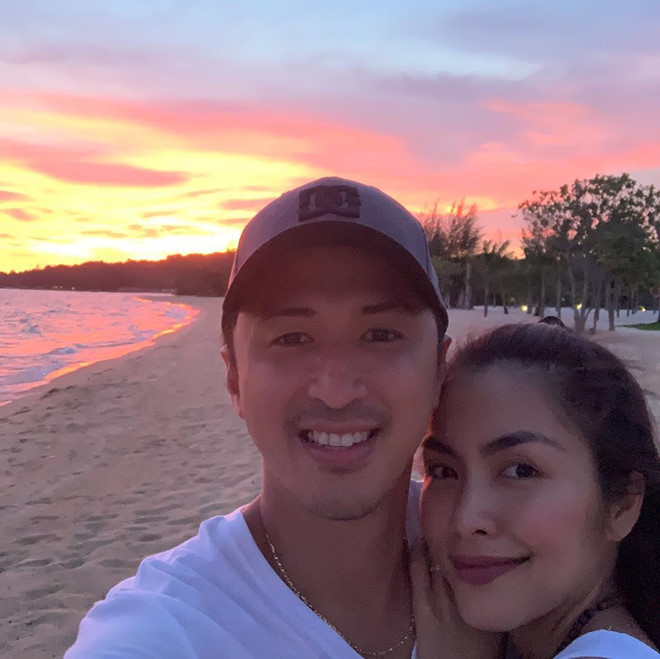 Diễn viên Tăng Thanh Hà lên xe hoa vào năm 2012 với doanh nhân Louis Nguyễn. Từ đó, cô rời xa showbiz, tập trung kinh doanh và chăm sóc gia đình. Thỉnh thoảng, cô tham gia show thời trang hoặc làm người mẫu khách mời cho những nhà thiết kế có mối quan hệ thân thiết.