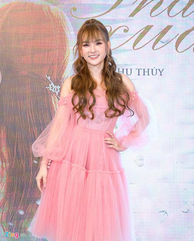 Trải qua cuộc hôn nhân đầu tan vỡ, Thu Thủy cho biết đã cân bằng được cảm xúc, cuộc sống. Nữ ca sĩ sẵn sàng trở lại với âm nhạc và nghệ thuật. Và đánh dấu cho các dự án âm nhạc năm 2019, Thu Thủy giới thiệu MV Thanh xuân từng đẹp đến thế. Đây là ca khúc do nhạc sĩ Thanh Hưng viết dựa trên cảm xúc của anh và câu chuyện của nữ ca sĩ.