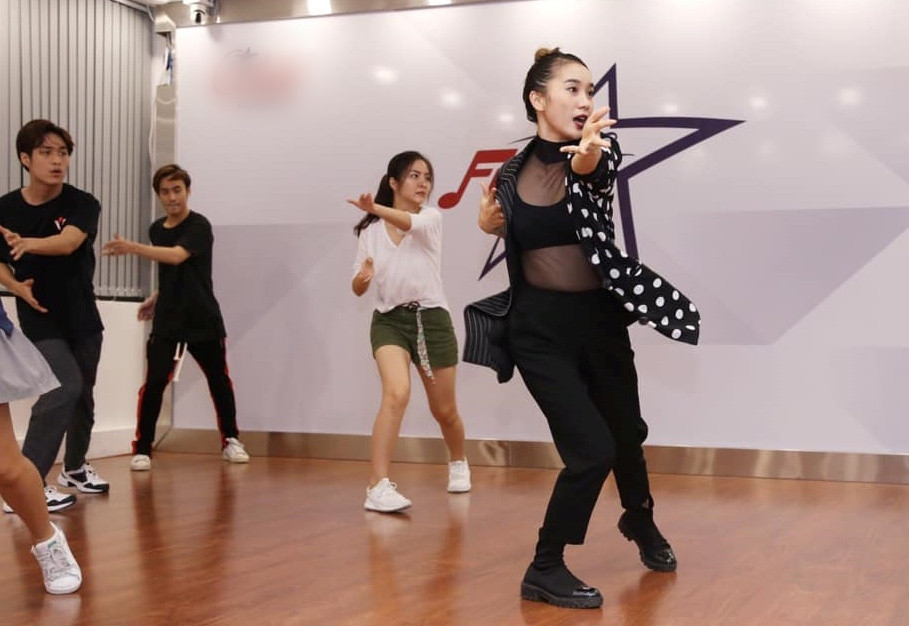 Nu vu cong xinh dep to Pham Anh Khoa 