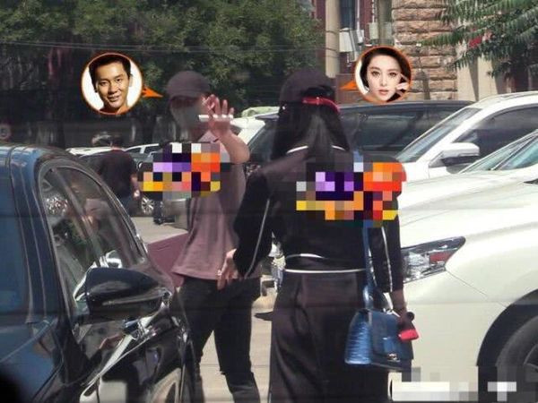 Cuối bữa, mỗi người lại một xe rời đi, Lý Thần cũng vẫy tay tạm biệt người yêu cũ.