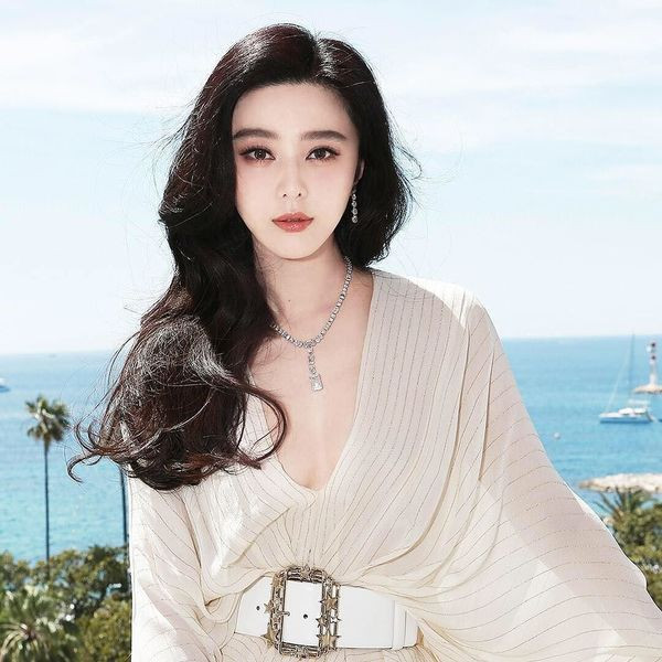 Nhiều người cảm thấy nuối tiếc cho chuyện tình của “nữ hoàng thị phi” trước khi cô bị bắt gặp cùng Lý Thần đi ăn sau khi chia tay. Cả hai chia tay trong hòa bình và vẫn coi nhau là bạn và việc cùng đi ăn là minh chứng rõ nhất.