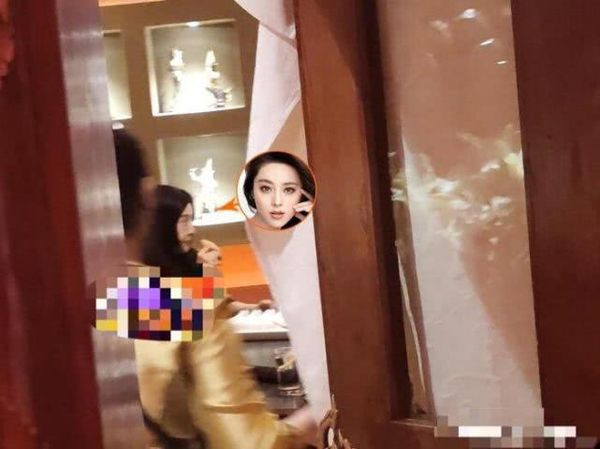 Cuộc gặp gỡ sau khi chia tay dường như rất vui vẻ và thân thiết.