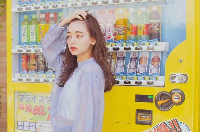 Về những tranh cãi vì sao lại chọn cô gái 16 tuổi đăng quang, tổ chức Hoa hậu Thế giới Nhật Bản vẫn chưa lên tiếng về quyết định này. Hiện tại, Sera Malika đang được quan tâm vì là trường hợp đăng quang hy hữu nhất từ trước đến nay. Xem video "Hoa hậu Phạm Hương chia sẻ sau đăng quang". Nguồn VTC14: