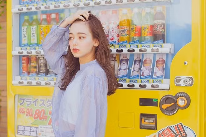 Về những tranh cãi vì sao lại chọn cô gái 16 tuổi đăng quang, tổ chức Hoa hậu Thế giới Nhật Bản vẫn chưa lên tiếng về quyết định này. Hiện tại, Sera Malika đang được quan tâm vì là trường hợp đăng quang hy hữu nhất từ trước đến nay. Xem video "Hoa hậu Phạm Hương chia sẻ sau đăng quang". Nguồn VTC14: