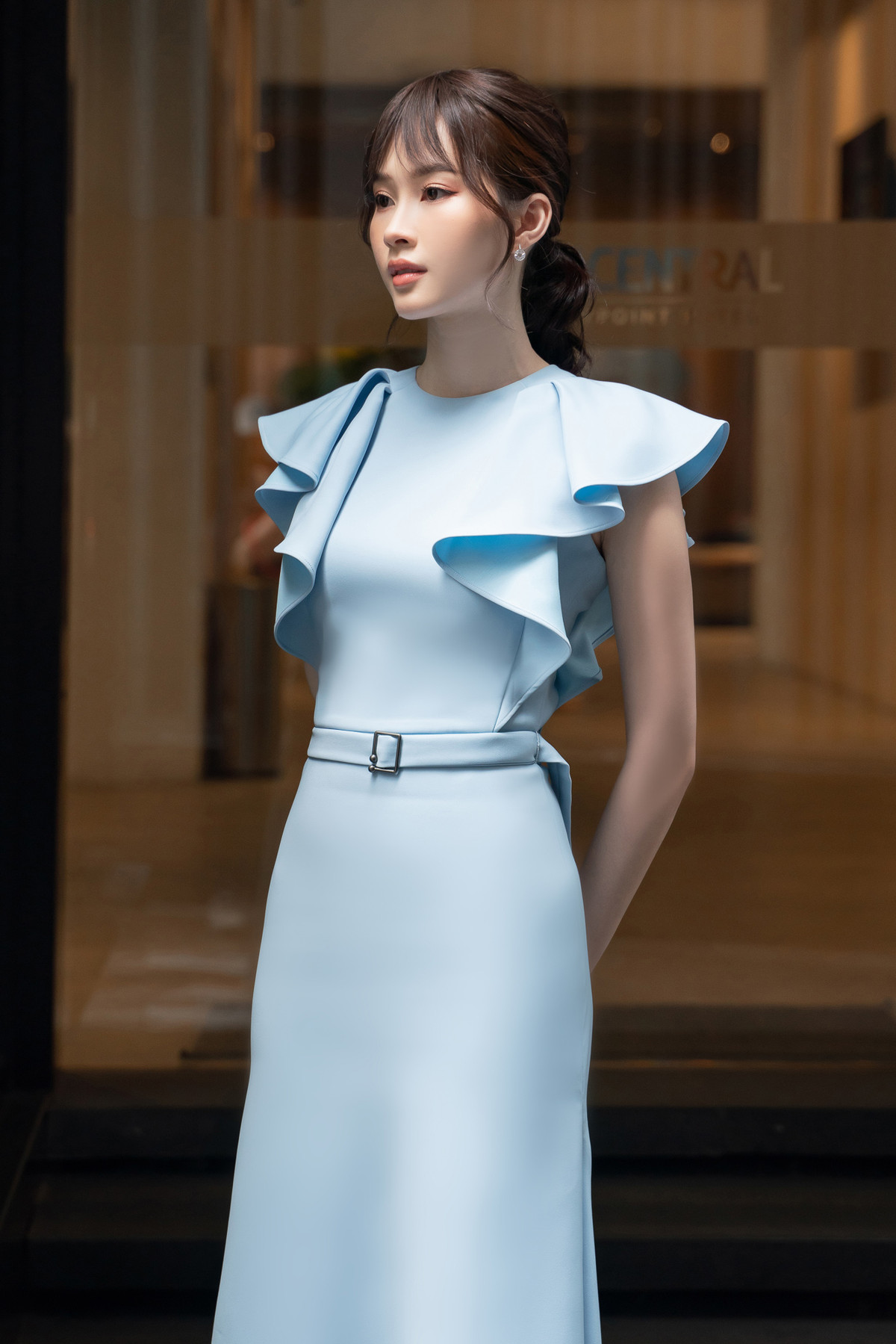 Bà mẹ bỉm sữa khiến nhiều cô gái phát ghen khi giữ được vóc dáng đẹp sau hơn 1 năm sinh con gái đầu lòng.