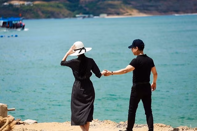 Những cảnh quay diễn ra tại Nha Trang - nơi từng xuất hiện trong giấc mơ của Ngọc Sơn, mang đầy đủ những ước nguyện của anh về một cuộc sống tràn đầy yêu thương và hạnh phúc. Xem video "Ngọc Sơn tiết lộ bí quyết trở thành ông hoàng nhạc sến". Nguồn VTC14: