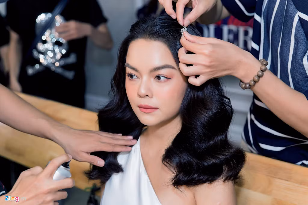 Đồng đội của Dương Khắc Linh là Phạm Quỳnh Anh. Đây là lần đầu tiên, nữ ca sĩ ngồi ghế nóng của chương trình.