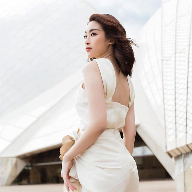 Mỹ Linh tâm sự cô không phải người thích sự an toàn nhàm chán, nhưng việc giữ hình ảnh là điều cần thiết. Sau ba năm lên ngôi hoa hậu, cô gần như không vướng scandal ầm ĩ nào.