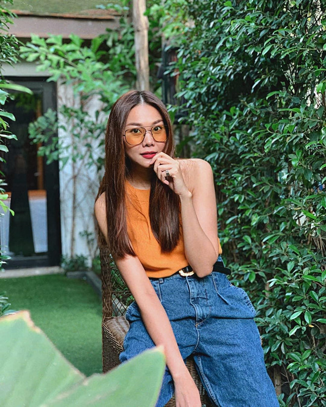 Thanh Hằng bước sang tuổi 36 hồi tháng 7. Tuy vậy, người đẹp tự chủ rằng cô chỉ mới "18 tuổi" vì luôn được khen trẻ. Khi so sánh nhan sắc của chân dài từ hơn 10 năm trước và hiện tại, nhiều người nhận định cô không có quá nhiều thay đổi.