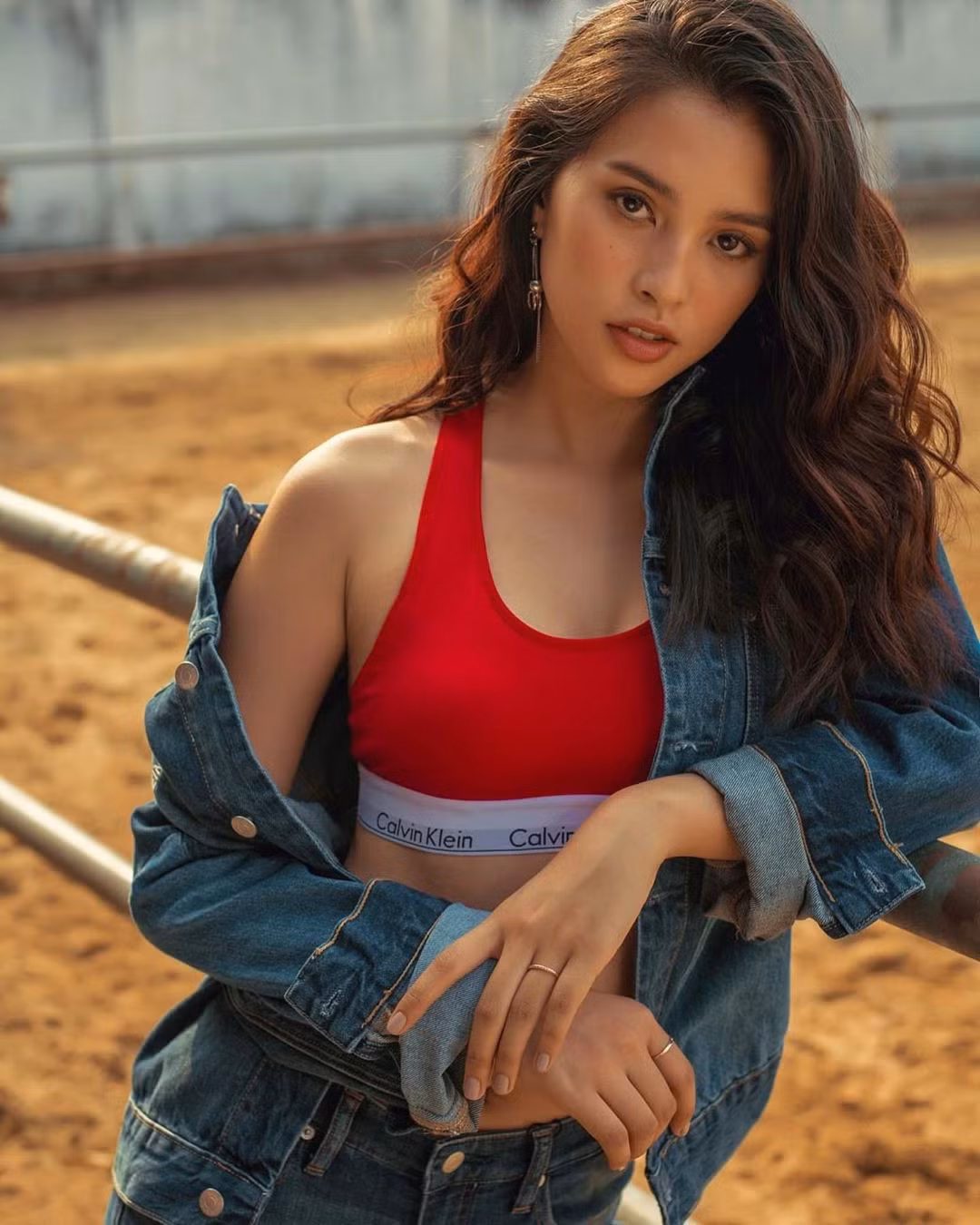 Vào dịp sinh nhật lần thứ 18, Tiểu Vy tâm sự: "Tuổi 18 của Vy có khá nhiều sự thay đổi, danh hiệu hoa hậu là bước ngoặt, một hành trang mới cho cuộc đời của mình. Chắc chắn đó là những thử thách, những khó khăn giúp cho mình hoàn thiện hơn và bản thân Vy sẽ không quên được trách nhiệm của một hoa hậu đối với cộng đồng".