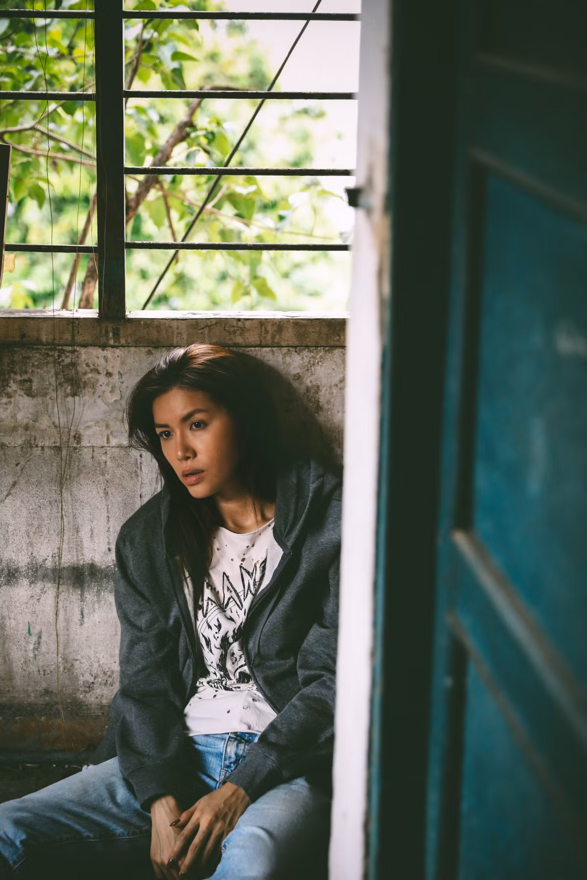 Minh Tu gay soc voi hinh anh “chat choi”, vo tu hut thuoc-Hinh-6