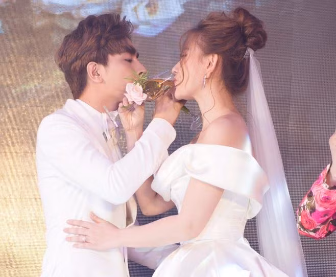 Chong tre kem 10 tuoi noi gi khien Thu Thuy bat khoc trong le cuoi-Hinh-3