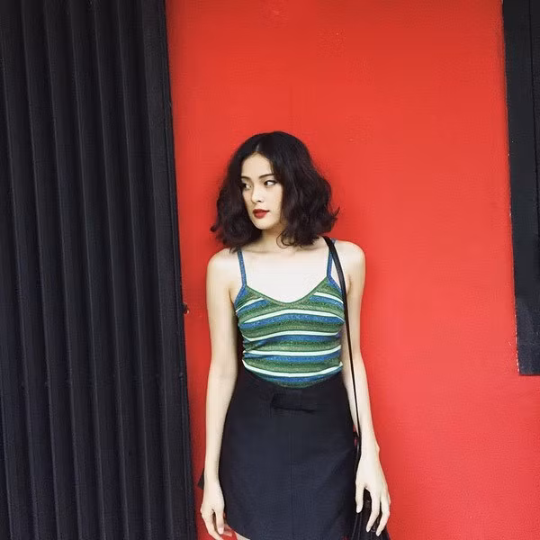 Sau nhiều năm vào showbiz, sự nghiệp của Hạ Vi bị đánh giá mờ nhạt, không có sự bứt phá.