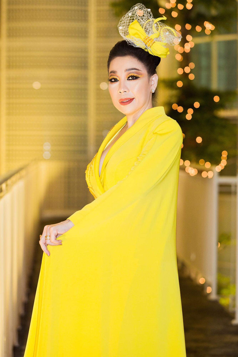 Là người đứng sau hai bộ trang phục dạ hội tạo nên thành công cho H’Hen Niê tại Miss Universe 2018, cũng như kinh nghiệm ngồi ghế giảm khảo tại các cuộc thi sắc đẹp quốc tế, nhà thiết kế Linh Sansẽ ngồi ghế giám khảo để đưa ra những nhận xét chuyên mônnhằm tìm ra bộ trang phục dân tộc phù hợp nhất với Hoàng Thùy.