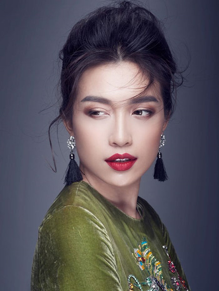 Hoa hậu H’Hen Niê và Á hậu Lệ Hằng có kinh nghiệm tham gia Miss Universe 2018 và Miss Universe 2016, cùng hai bộ trang phụcdân tộc từng gây bão cũng nhưtạo được ấn tượng tốt với bạn bè quốc tế là “Bánh mì” và “Nàng Mây”.