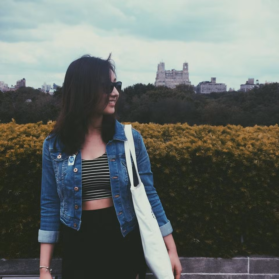 Khi còn ở Việt Nam, Anna Trương thỉnh thoảng vấn lên sân khấu biểu diễn với vai trò ca sĩ. Cô cũng cho ra một album nhạc riêng. Tuy nhiên, thời điểm đó, Anna nhận phải nhiều ý kiến trái chiều về giọng hát. Khi nhớ lại khoảng thời gian này, Anna Trương tâm sự: "Trước đây khi còn bé con tôi cũng tin vào những lời nói đó và cảm thấy rất tự ti. Còn bây giờ thì tôi không quan tâm đến những lời nói đó nữa vì tôi đã tìm thấy con đường của riêng mình. Tôi tự tin hơn rất nhiều và tôi tìm thấy những người luôn ủng hộ tôi và yêu giọng hát của tôi. Và tôi cũng nhận ra rằng mình không thể làm tất cả mọi người hài lòng được. Tất cả mọi người đều có khẩu vị riêng của mình".