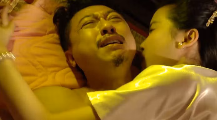 Lam Vy Da tat Hua Minh Dat khi xem chong dong canh 