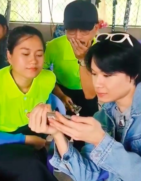 Lam Vy Da tat Hua Minh Dat khi xem chong dong canh 