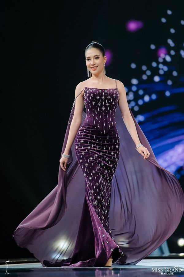 Thiết kế được dự đoán sẽ giành giải trang phục dạ hội đẹp nhất. Chung kết sẽ diễn ra vào tối ngày 13/7 tới.