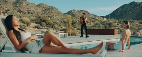 MV cua Son Tung: Fan soc vi nghe duoc moi cau 