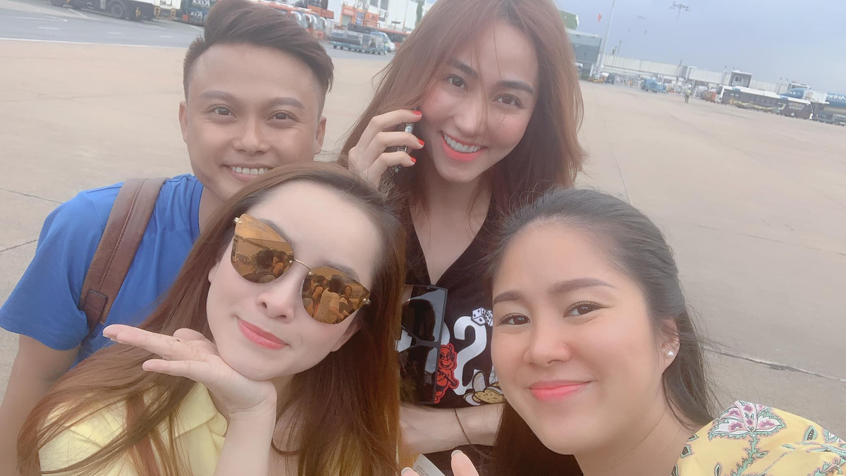 Với Ngân Khánh, cô được biết đến là một nữ diễn viên đa tài. Ngoài diễn xuất, Ngân Khánh còn lấn sân sang nhiều lĩnh vực khác như ca hát, người mẫu ảnh và nhảy múa. Năm 2015, Ngân Khánh kết hôn với Thiếu Quân – một doanh nhân trẻ, hoạt động trong lĩnh vực tài chính. Kể từ đó, cô quyết định tạm thời lánh xa showbiz để sang Singapore du học ngành điện ảnh với ước muốn thành lập một công ty chuyên về lĩnh vực làm phim.