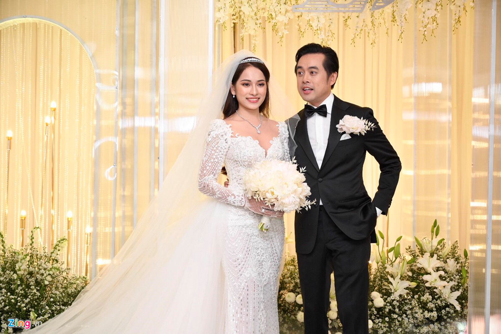 Sau gần một năm hẹn hò, Dương Khắc Linh và Sara Lưu quyết định về chung nhà. Lễ cưới của cặp đôi diễn ra vào tối 2/6 tại một khách sạn 5 sao ở TP.HCM.