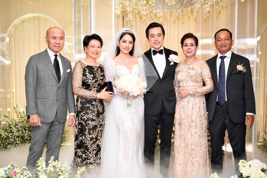 Trong một lần chia sẻ với báo chí, Dương Khắc Linh cho biết tìm thấy sự đồng điệu cả về suy nghĩ và quan điểm sống khi ở bên Sara Lưu. Anh quan niệm thời gian yêu ngắn hay dài không quan trọng bằng việc đúng người, đúng thời điểm.