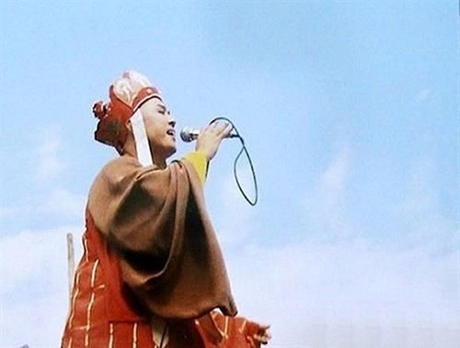 Đường Tăng ca hát ngay ở phim trường, động viên tinh thần làm việc của đoàn phim.