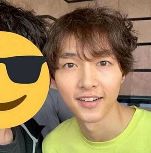 Song Joong Ki rung toc toi hoi dau vi ap luc hon nhan