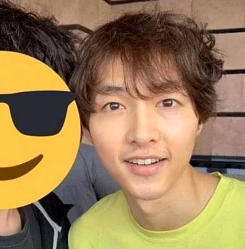 Song Joong Ki rung toc toi hoi dau vi ap luc hon nhan