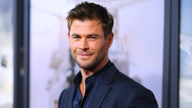 Chris Hemsworth xếp vị trí thứ 2 với 76,4 triệu USD. Trong năm qua, tài tử Australia ghi dấu ấn với vai Thor béo trong bom tấn Avengers: Endgame và loạt cảnh hành động mãn nhãn trong Men In Black: International, đóng cặp cùng Tessa Thompson. Ngôi sao 36 tuổi đang dành thời gian cho gia đình sau một năm đi phim vất vả.