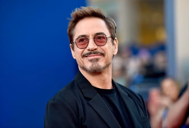 Theo sau người bạn đồng nghiệp là tài tử Robert Downey Jr. với 66 triệu USD. "Người Sắt" được báo cáo nhận tới gần 55 triệu USD khi đóng Avengers: Endgame. Có thể nói việc Downey Jr. kết thúc hợp đồng với Marvel là điều vô cùng tiếc nuối bởi vai diễn Iron Man của anh đã trở thành biểu tượng trong lòng khán giả suốt hơn 10 năm qua.