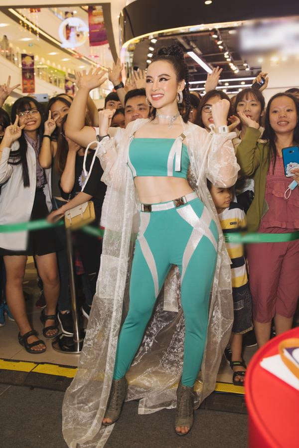 Vẫn là “lố”, có đầu tư, tính toán nhưng xem ra, lần này cô nàng đã thất bại trong công cuộc công phá các bảng xếp hạng sao đẹp.