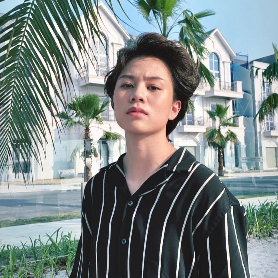 Nếu như trên phim, nhân vật Dương khá nam tính thì ngoài đời, Bảo Hân cũng có phong cách tomboy. Nữ diễn viên chia sẻ, cô đưa 90% con người thật của mình lên màn ảnh.