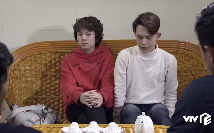 Nhân vật Dương trong phim còn được fan ghép đôi với Bảo (Quang Anh) - cậu bạn thân thiết. Ngoài đời, cả hai bị đồn hẹn hò vì có nhiều bức hình chụp chung tình cảm. Tuy nhiên cả hai đều chỉ coi nhau là bạn bè.