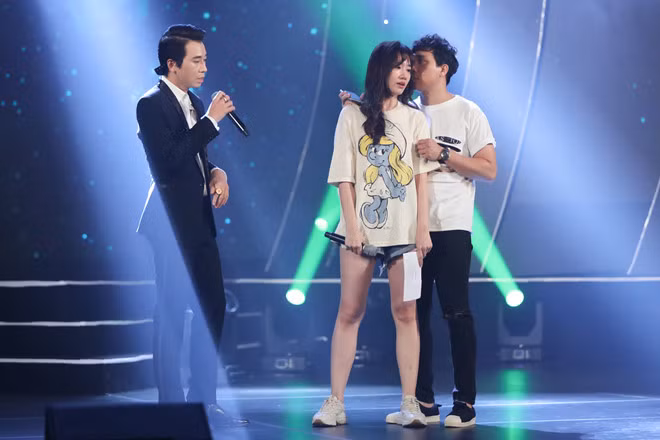 "Cách đây không lâu, có bạn từng hỏi tôi trong phim Oppa! Phiền quá nha tôi có cảnh hôn bạn diễn, vậy anh Thành có ghen không? Tôi đã tự tin trả lời rằng anh Thành chẳng bắt bẻ được gì vì trước đó khi đóng Cua lại vợ bầu, anh ấy hôn Ninh Dương Lan Ngọc nhưng tôi đâu có ghen", cô cho biết thêm.