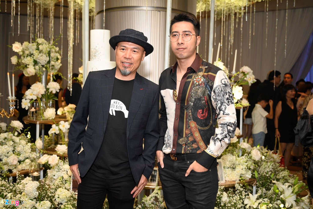 Nhạc sĩ Huy Tuấn và Only C cũng có mặt mừng hạnh phúc Dương Khắc Linh. 