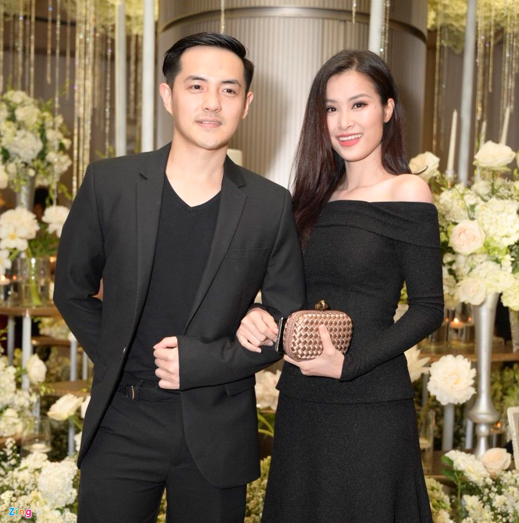 Cặp đôi Ông Cao Thắng và Đông Nhi tay trong tay tình cảm. Sau 10 năm gắn bó, các fan liên tục hối thúc cả hai đám cưới. Tuy vậy họ vẫn chưa lên kế hoạch cụ thể.