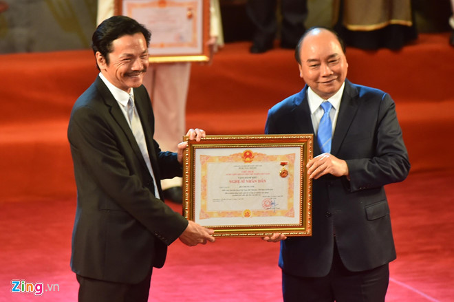 Thời gian qua, nghệ sĩ Trung Anh liên tục có những vai diễn ghi được dấu ấn. Danh hiệu NSND sau thời gian dài nỗ lực và cống hiến cho diễn xuất.