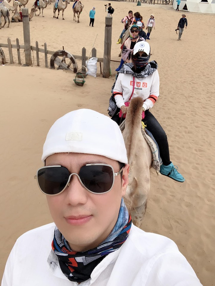 Viet Anh vui ve di du lich Mong Co sau on ao ly hon