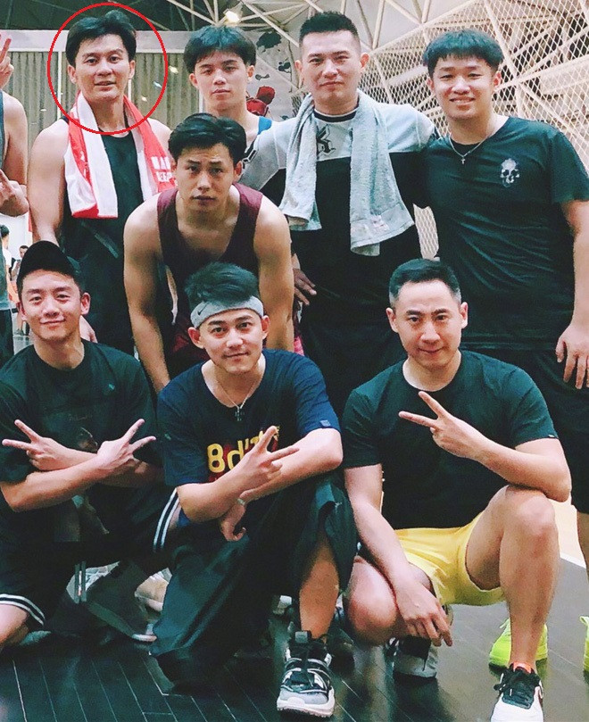 Ly Than xuong phong do, nhin gia di 10 tuoi hau chia tay