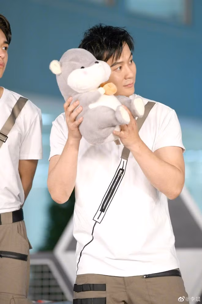 Ly Than xuong phong do, nhin gia di 10 tuoi hau chia tay-Hinh-4