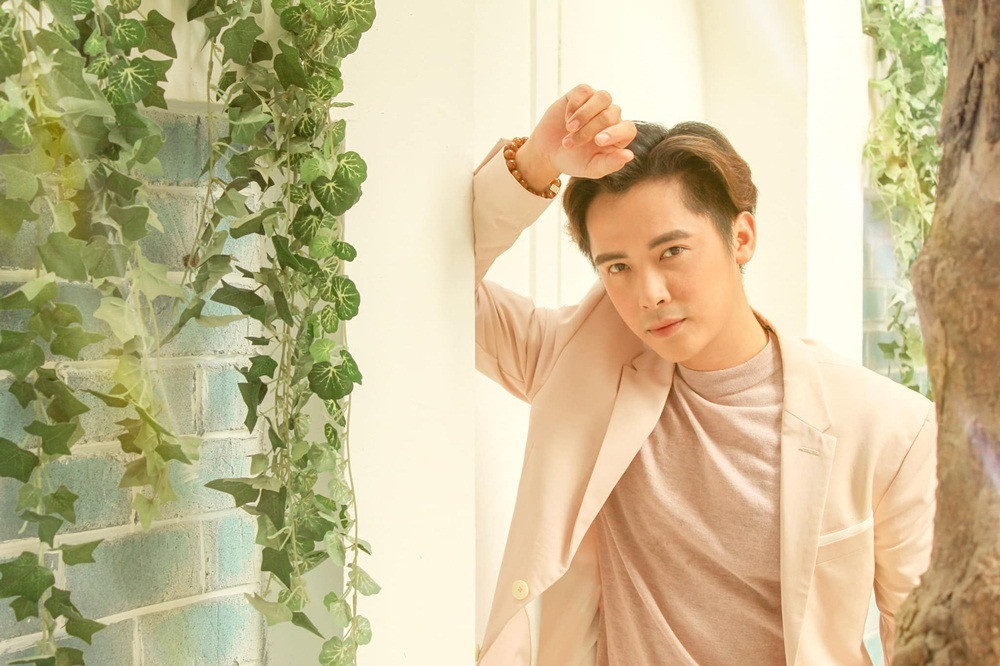 Hoc tro Dam Vinh Hung tung bi ru qua dem gia 2.000 USD