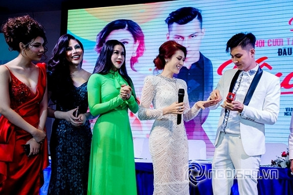 Vo chong Lam Khanh Chi mang nhan cuoi gia gia 200 nghin-Hinh-4