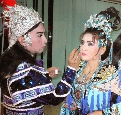 Vo kem 11 tuoi cua Kim Tu Long: 