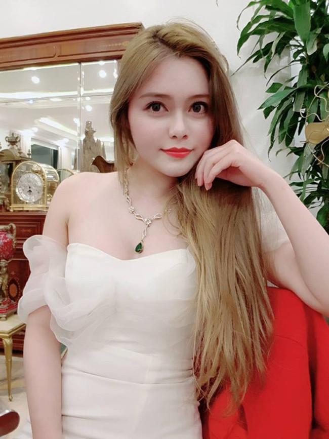 Hot girl Cao Diệp Anh cho hay cảnh hôn với nhân vật Vũ tuy chỉ xuất hiện vài giây trên truyền hình nhưng ngoài đời phải quay tới chục lần. Cao Diệp Anh là một hot girl, diễn viên được chú ý từ chương trình Nóng cùng World Cup năm ngoái. Ngoài ra, cô được mời tham gia một số vai diễn trong sitcom, phim truyền hình.