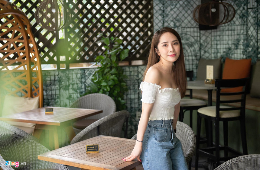 "Từ lâu, tôi mong muốn được vào vai phản diện, cá tính và màu sắc hơn. Đây chính là cơ hội để tôi được trải nghiệm, thử sức. Tôi tin khán giả phân biệt được đâu là phim, đâu là ngoài đời thật", người đẹp 8X trải lòng.